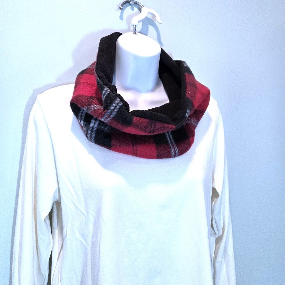 NWT Red & Black Plaid Fleece Neck Warmer - Size M